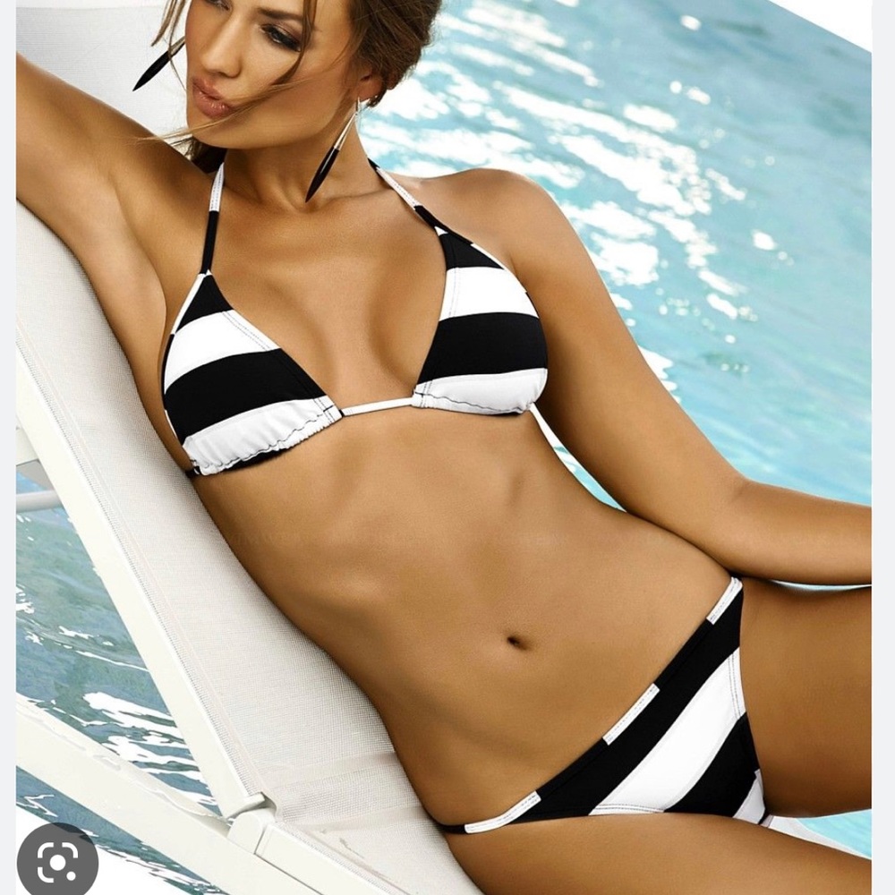 Pilyq Barcelona Cabana B&W bikini. Top size L. Bottom size M.